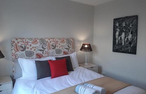 Knysna Central Apartment | Malachite Mews - Centrally Located Cosy Apartment In Knysna