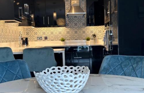 Sutton Cross Apartment | Malahide Dublin Airport Superior Large Serviced Apartment - Sleeps 6