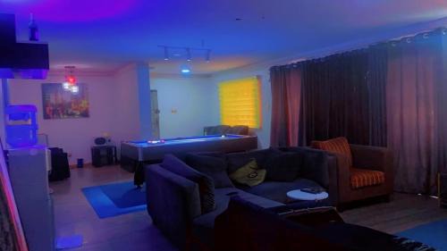 Ikeja Apartment | Maleek's Apartment, Ikeja "Shared 2 Bedroom Apt, Or Take both rooms, with individual private baths"