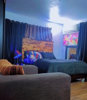 Ikeja Apartment | Maleek's Apartment, Ikeja "Shared 2 Bedroom Apt, Or Take both rooms, with individual private baths"