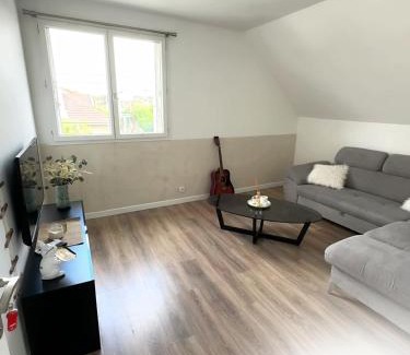 Bondy Apartment | MALES Appartment