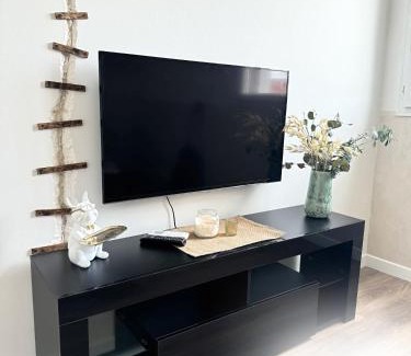 Bondy Apartment | MALES Appartment