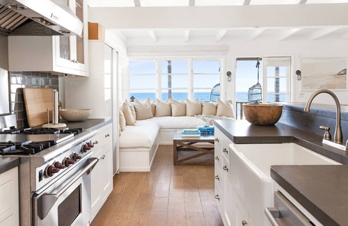 Los Angeles County House | Malibu beach house, on the sand, designer-decorated
