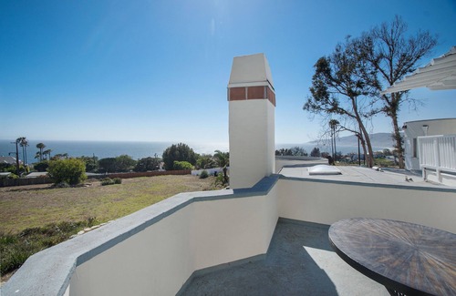 Central Malibu Villa | Malibu Beach House Sweeping Panoramic Views Walk 2 beach