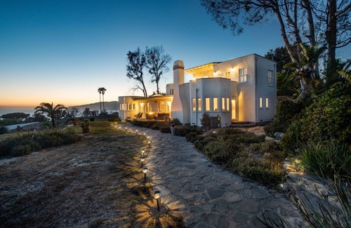 Central Malibu Villa | Malibu Beach House Sweeping Panoramic Views Walk 2 beach