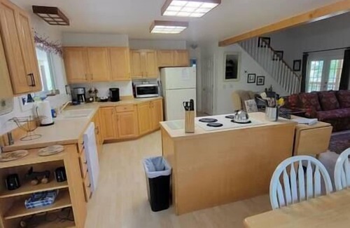 Almond Cabin | Mallard Cove - lakeside pets WiFi, Mallard Cove - lakeside pet friendly