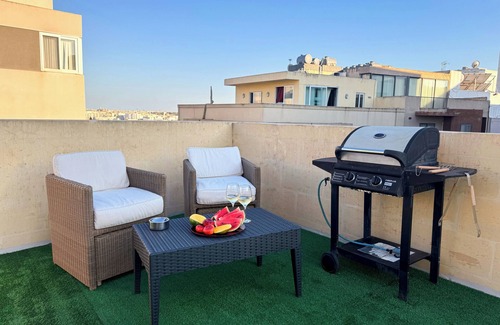 Msida Apartment | Malta Rooftop Terrace 2 BR 10 min Valletta, WIFI