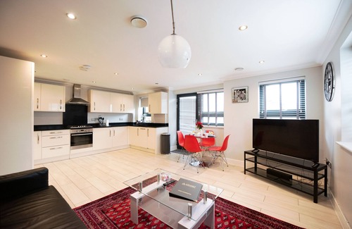 Reading City Centre Apartment | Malthouse Court - Premium 2-Twin Beds, 2-Bath