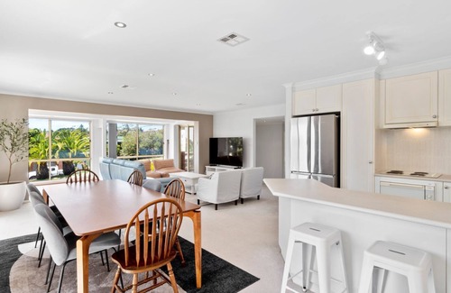 Malua Bay House | Malua House by the Bay