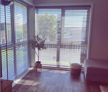 Wick House | Malva - Modern 2 Bedroom Bungalow in Wick Sleeps 4 with private parking - NC500 Route