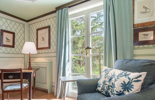 Esporles House | Malvasía- Life in middle of a vineyard, with a 600 Mb WIFI. Made for Nomads.