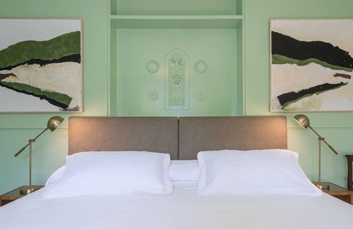 Esporles House | Malvasía- Life in middle of a vineyard, with a 600 Mb WIFI. Made for Nomads.