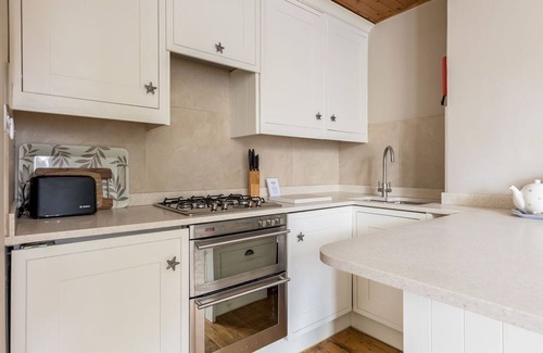Swanage Cottage | Malvern Apartment - holiday apartment with sea views