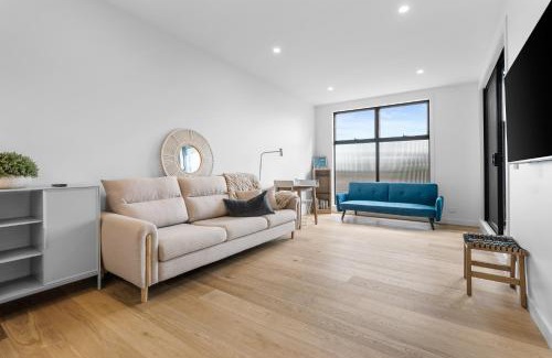 Chadstone Apartment | Malvern East Elegant Cosy Nest