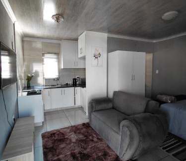 Newcastle Apartment | Mama R's STUDIO 2