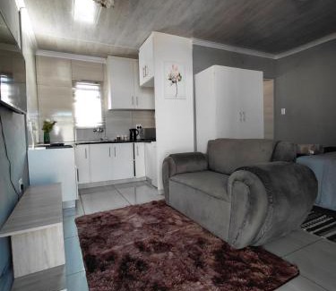 Newcastle Apartment | Mama R's STUDIO 2