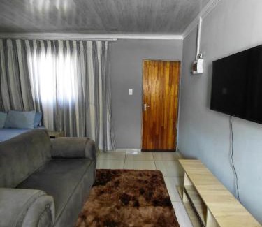 Newcastle Apartment | Mama R's STUDIO 2