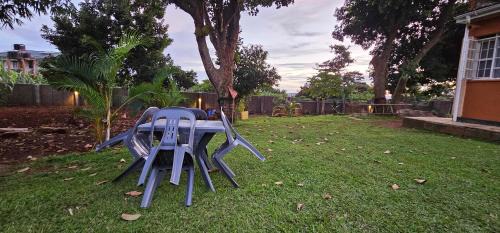 Entebbe House | Mambo Number Five