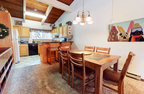 Mammoth Lakes Condo | Mammoth Estates 223 Lovely Mountain condo with Wood Burning Fireplace in Prime location by RedAwning