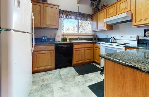 Mammoth Lakes Condo | Mammoth Estates 223 Lovely Mountain condo with Wood Burning Fireplace in Prime location by RedAwning