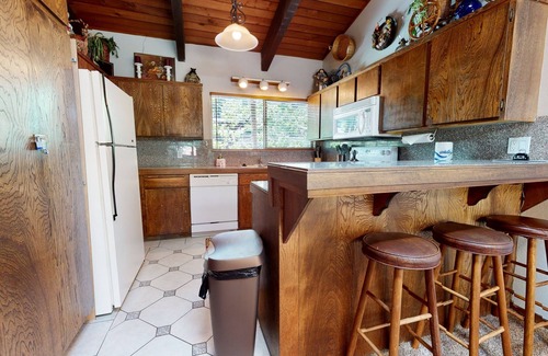Mammoth Lakes Condo | Mammoth Estates 227 Mountain rustic with Wood Burning Fireplace, Amazing location by RedAwning