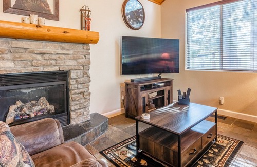 Stonegate House | Mammoth Gateway Village #11 - Highly Updated Townhome - 3 Bed + Loft, Sleeps 8
