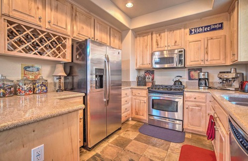 Mammoth Lakes House | Mammoth Lakes Townhome - 10-Min Walk to Village!