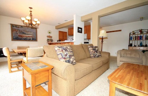 Mammoth Lakes House | Mammoth Ski & Racquet Club 1
