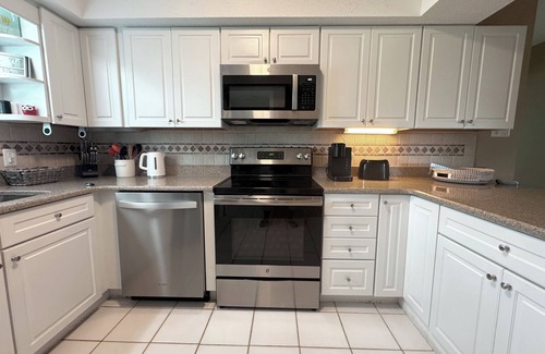 Englewood House | Manasota Beach House, heated private Pool/Spa, Pet friendly, 1 Miles to Beach