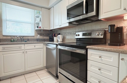 Englewood House | Manasota Beach House, heated private Pool/Spa, Pet friendly, 1 Miles to Beach