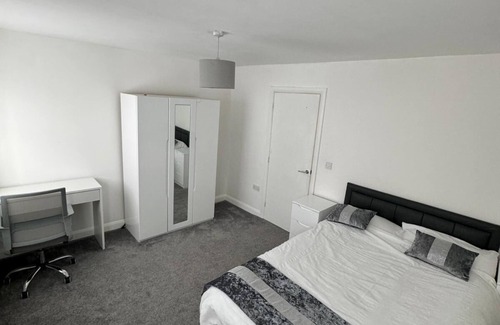 Manchester House | Manchester Home Close TO City Center AND Stadium