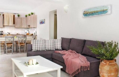 Lefktron Apartment | Mani One-Bedroom Apartment with Balcony and Sea View