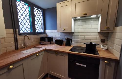 Cheltenham Hotel | Manor by the Lake