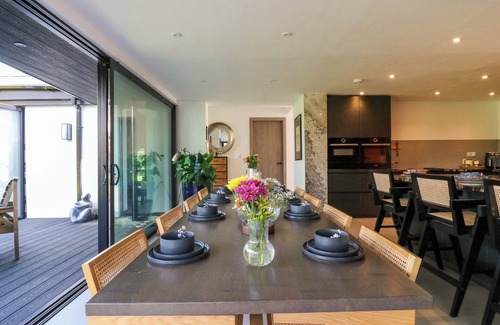 Charlton-on-Otmoor Cottage | MANOR FARM HOUSE, pet friendly, luxury holiday cottage in Bicester