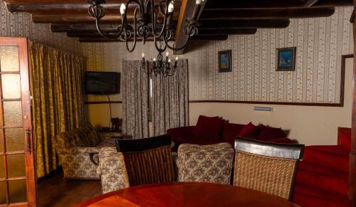 Hartbeespoort Ski Chalet | Manor House at Harties Lodge - Meerhof