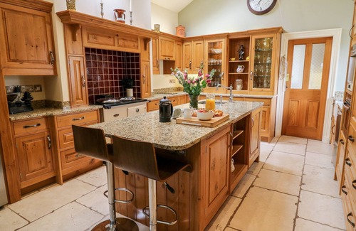 Belthorn House | MANOR HOUSE, family friendly, with hot tub in Oswaldtwistle