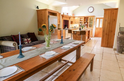 Belthorn House | MANOR HOUSE, family friendly, with hot tub in Oswaldtwistle