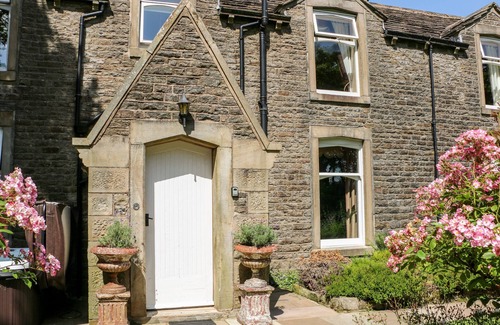 Belthorn House | MANOR HOUSE, family friendly, with hot tub in Oswaldtwistle