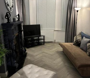 Belfast House | Manor House