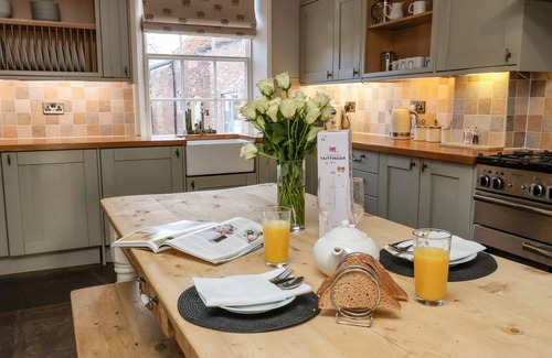 Ryther Cottage | Manor House