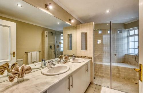 Gordons Bay Central House | Manor on the Bay