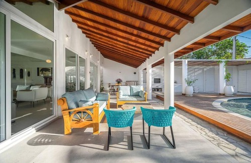 Buzios House | Mansão de Cinco Suítes próximo a Praia de Geribá por Luxury Rentals