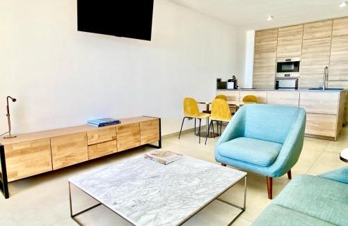 Menton Apartment | Mansfield vue carte Postale Terrasse Piscine 2