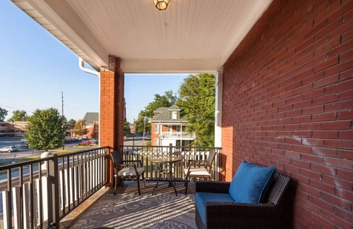 St. Charles Historic District House | Mansion 302 · 1st Capital Mansion Boutique Hotel - Suite 302