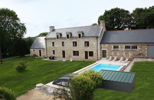 Guenin House | Mansion for 10 people with heated indoor pool
