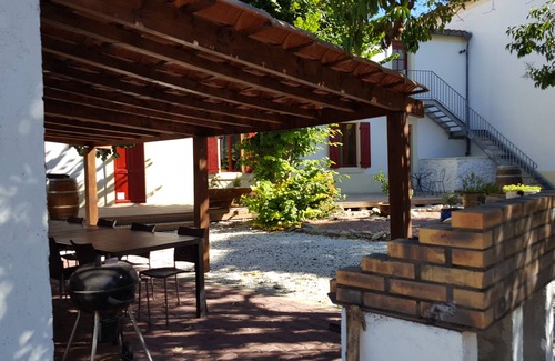 Pomas Apartment | MANSION IN TRANSFORMING GITE