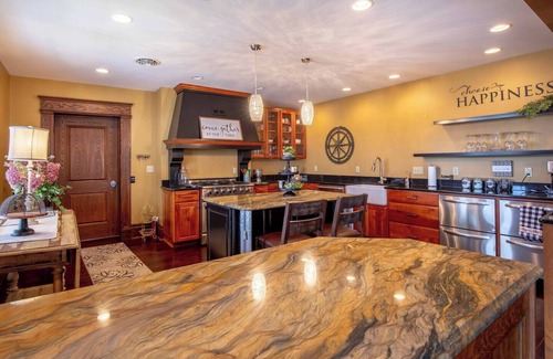 Clarion House | Mansion | Pet-Friendly | Downtown