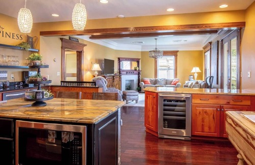 Clarion House | Mansion | Pet-Friendly | Downtown