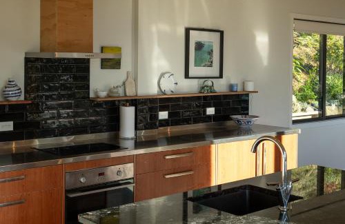 Careys Bay House | Manu Heights Retreat