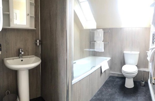 Biggar Cottage | Manyleith Rig Cottage - a cottage that sleeps 4 guests in 2 bedrooms